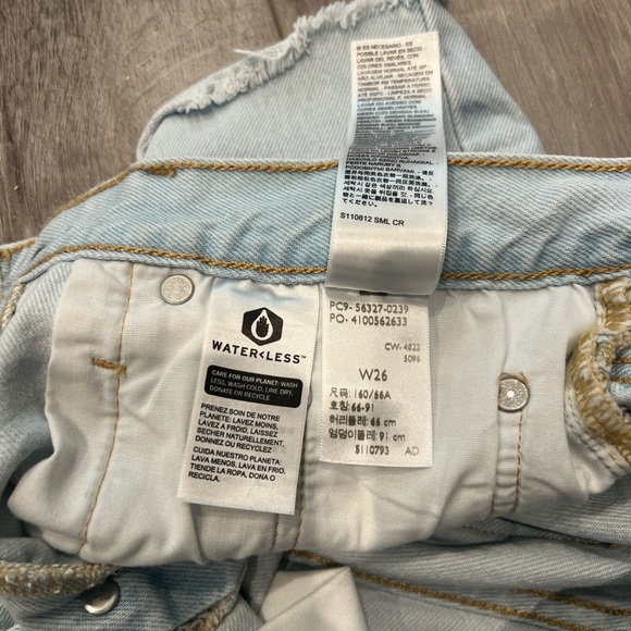 Women’s Levi’s 501 Light Wash Denim Jean Shorts 26 - Picture 6 of 7